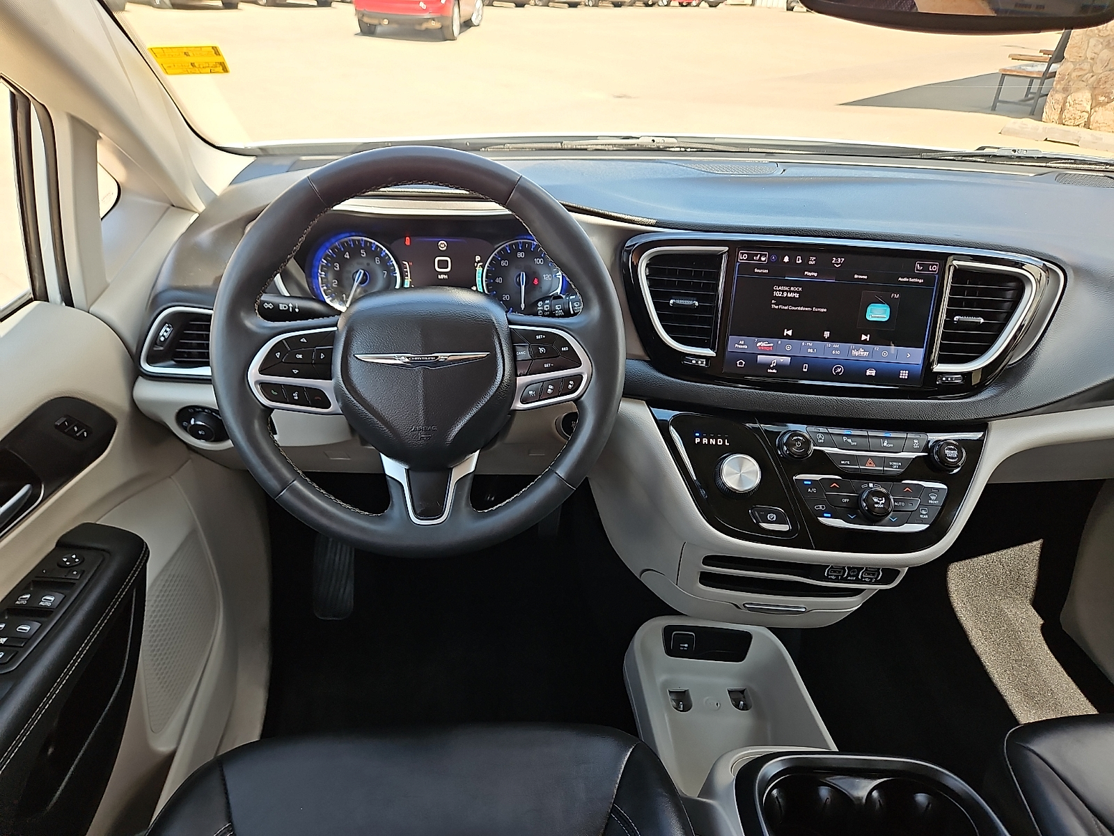 2024 Chrysler Pacifica Touring L - 7