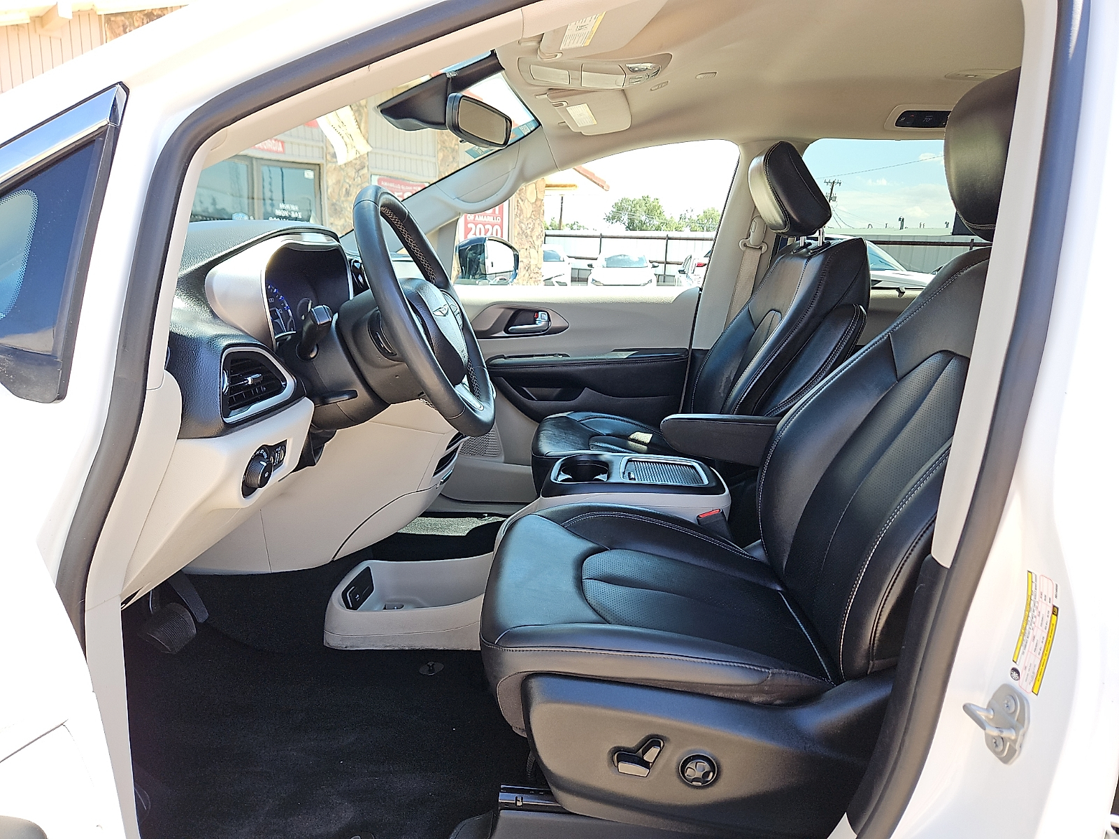 2024 Chrysler Pacifica Touring L - 9