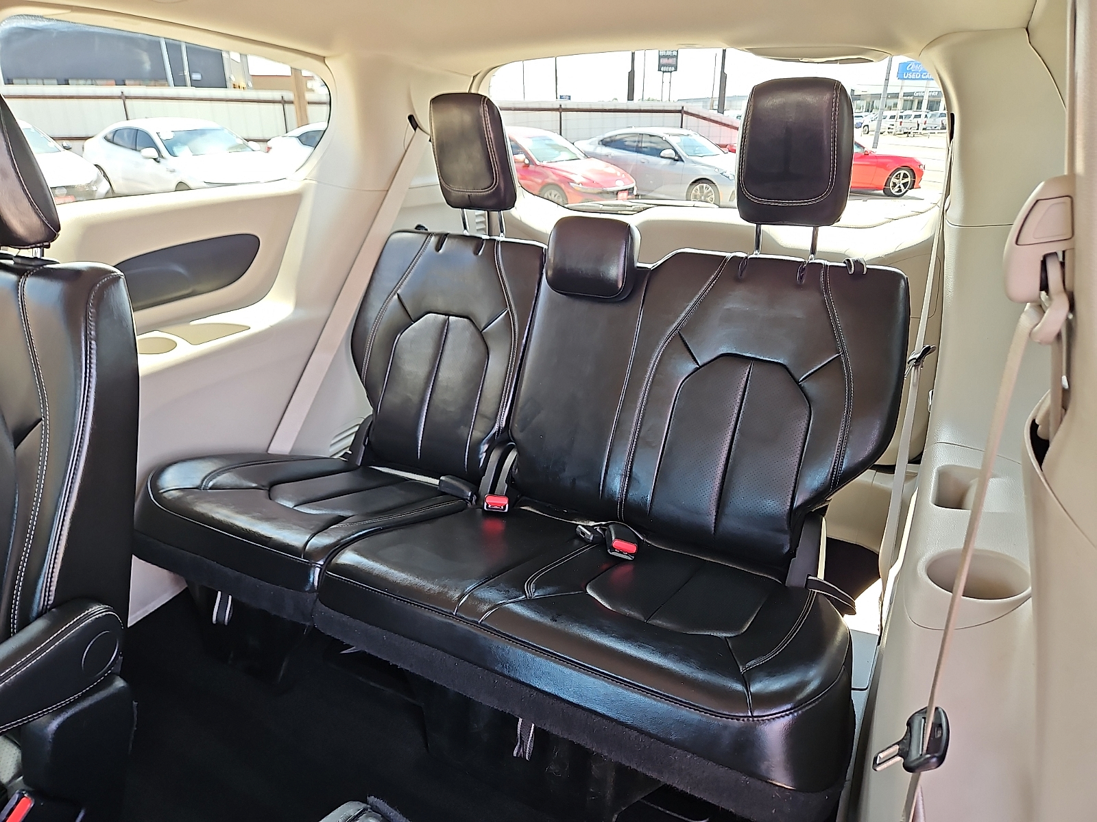 2024 Chrysler Pacifica Touring L - 8