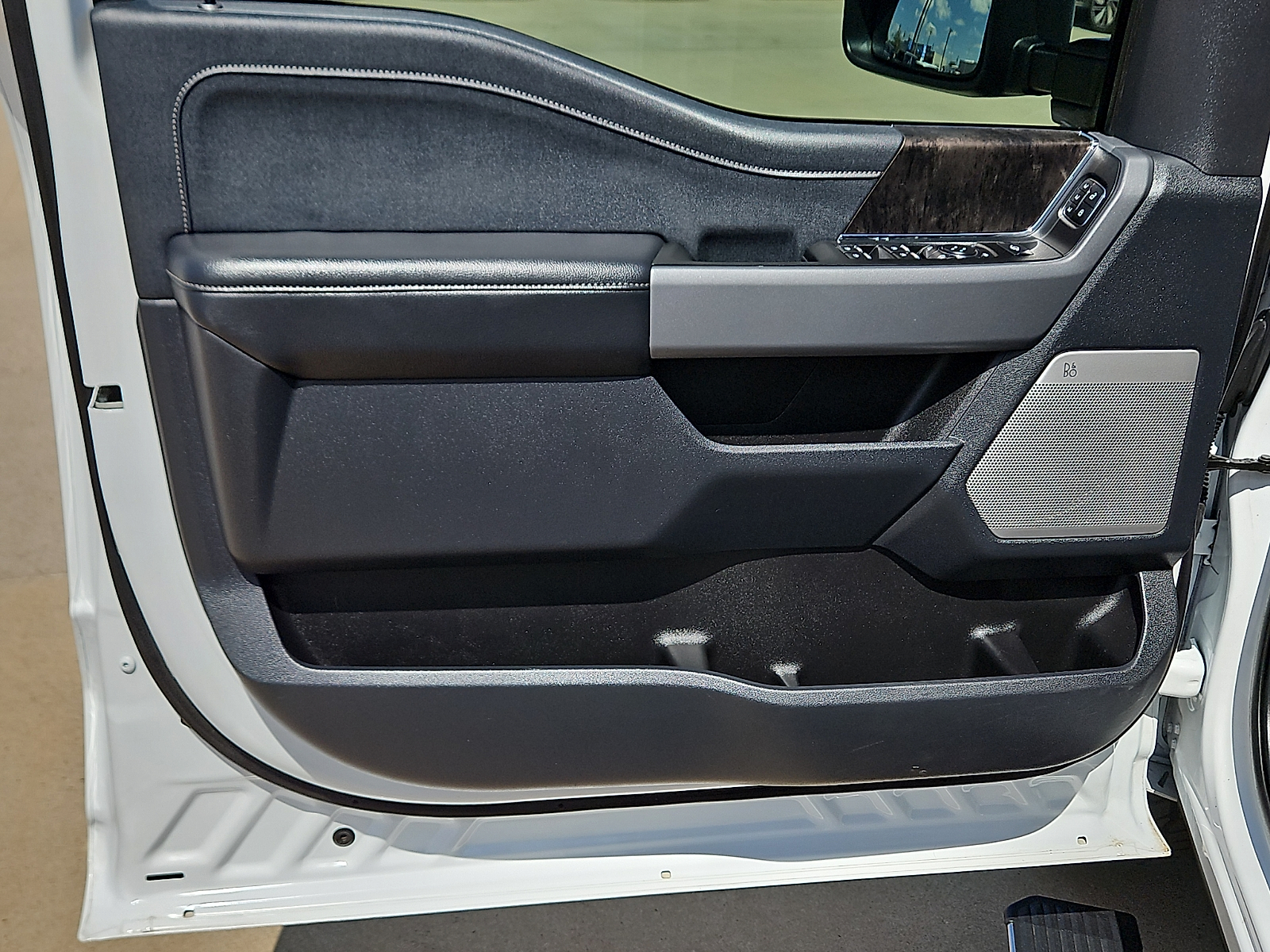 2024 Ford F-250 LARIAT - 11