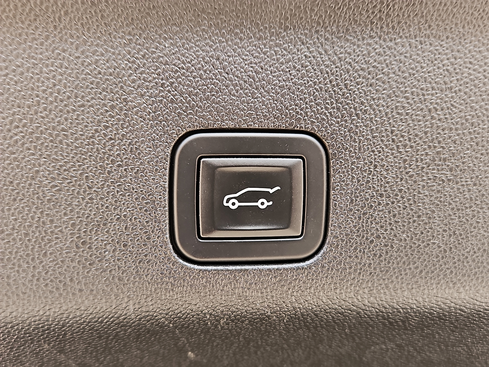 2025 Chevrolet Tahoe photo 7 of 20