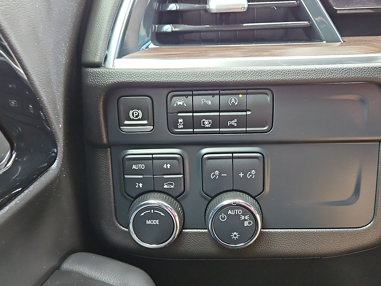 2025 Chevrolet Tahoe photo 13 of 20