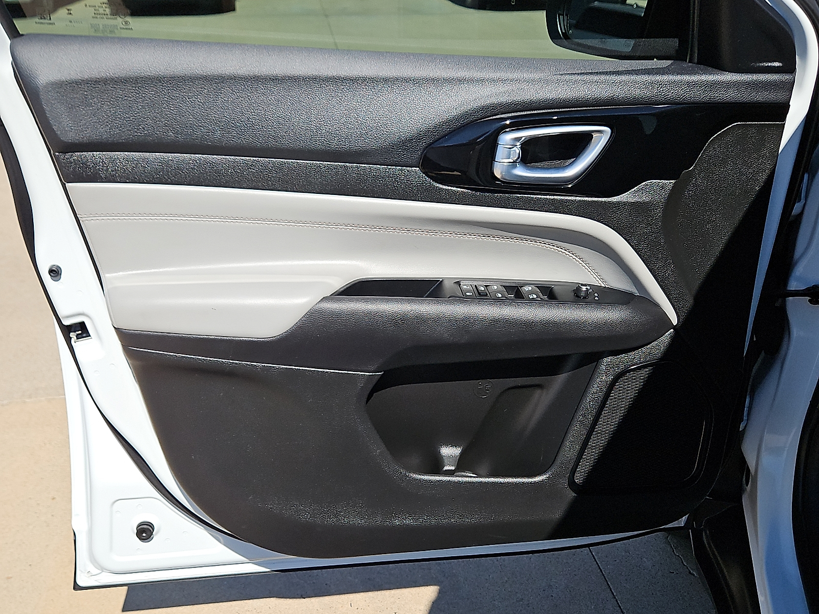 2025 Jeep Compass photo 12 of 20