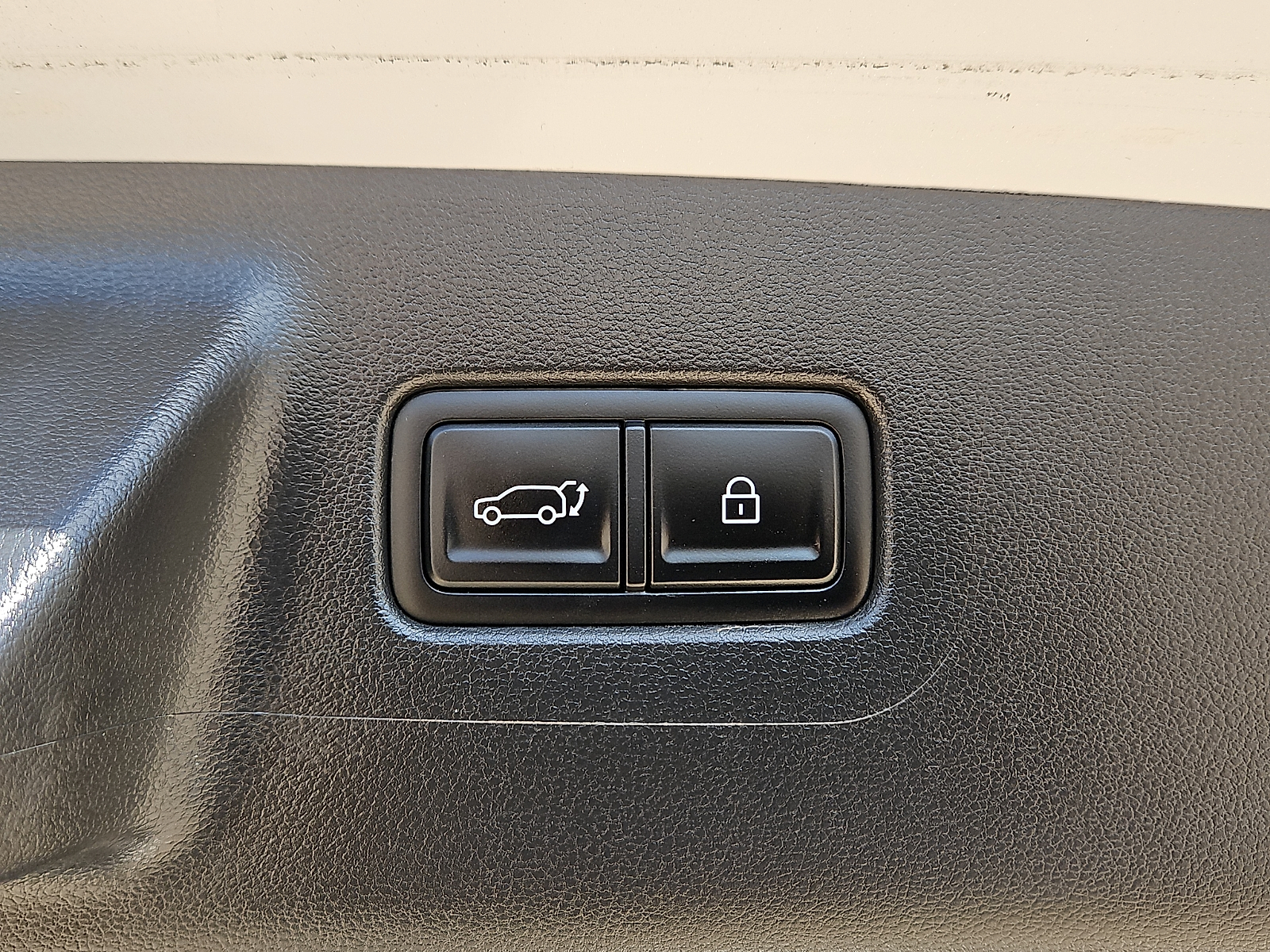 2025 Hyundai Santa Fe photo 8 of 20