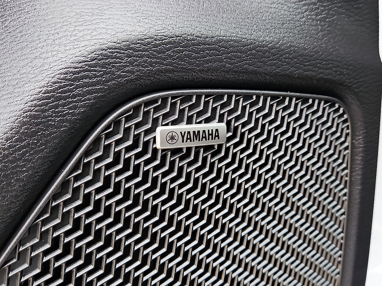 2025 Mitsubishi Outlander photo 13 of 20