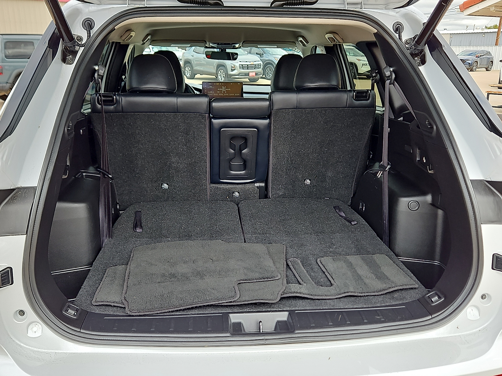 2025 Mitsubishi Outlander photo 6 of 20
