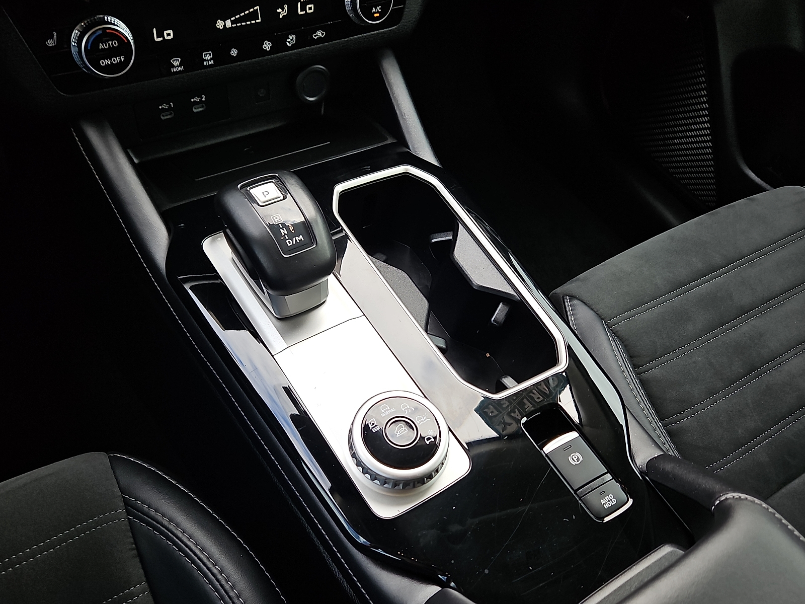 2025 Mitsubishi Outlander photo 14 of 20