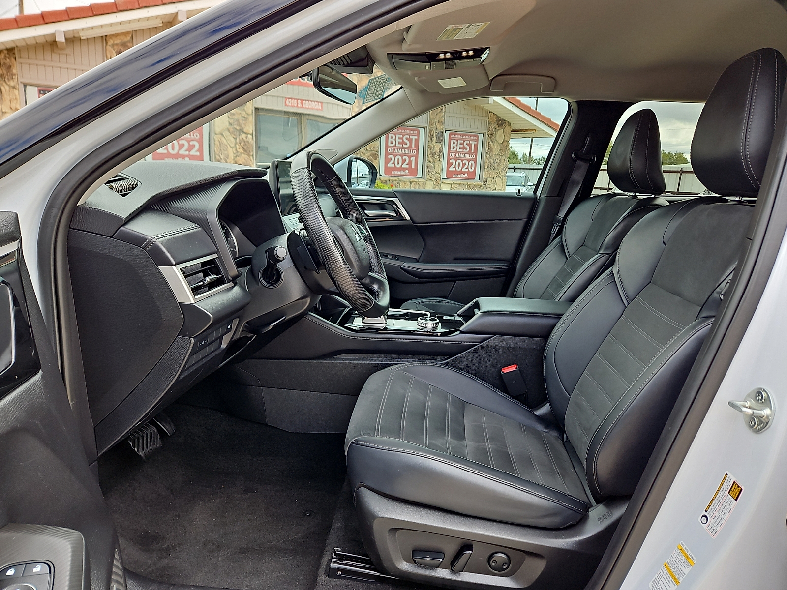 2025 Mitsubishi Outlander photo 10 of 20
