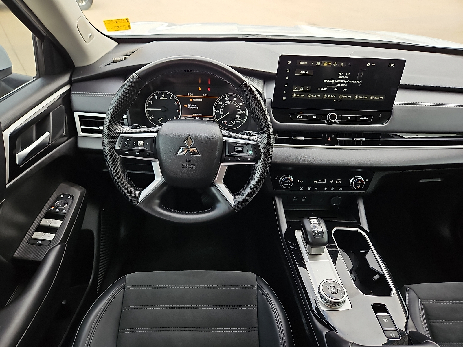 2025 Mitsubishi Outlander photo 7 of 20