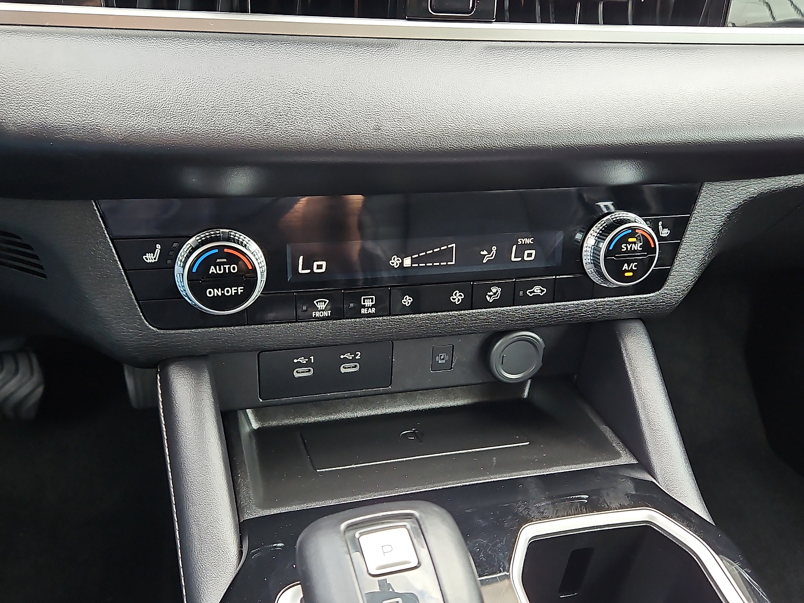 2025 Mitsubishi Outlander photo 15 of 20