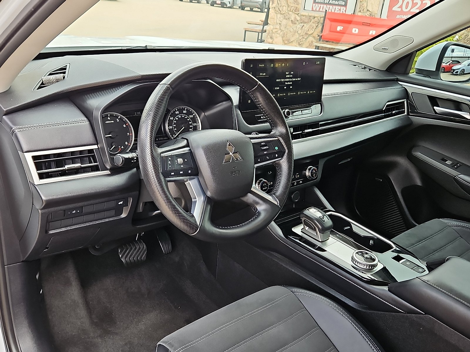 2025 Mitsubishi Outlander photo 11 of 20