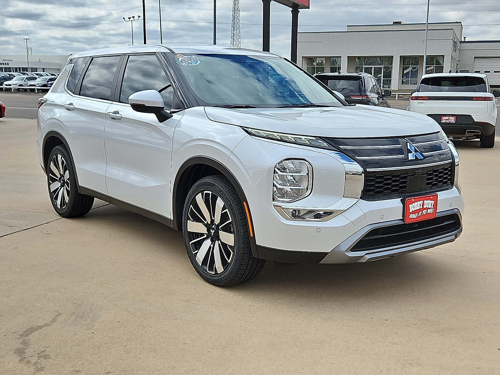 2025 Mitsubishi Outlander photo 4 of 20