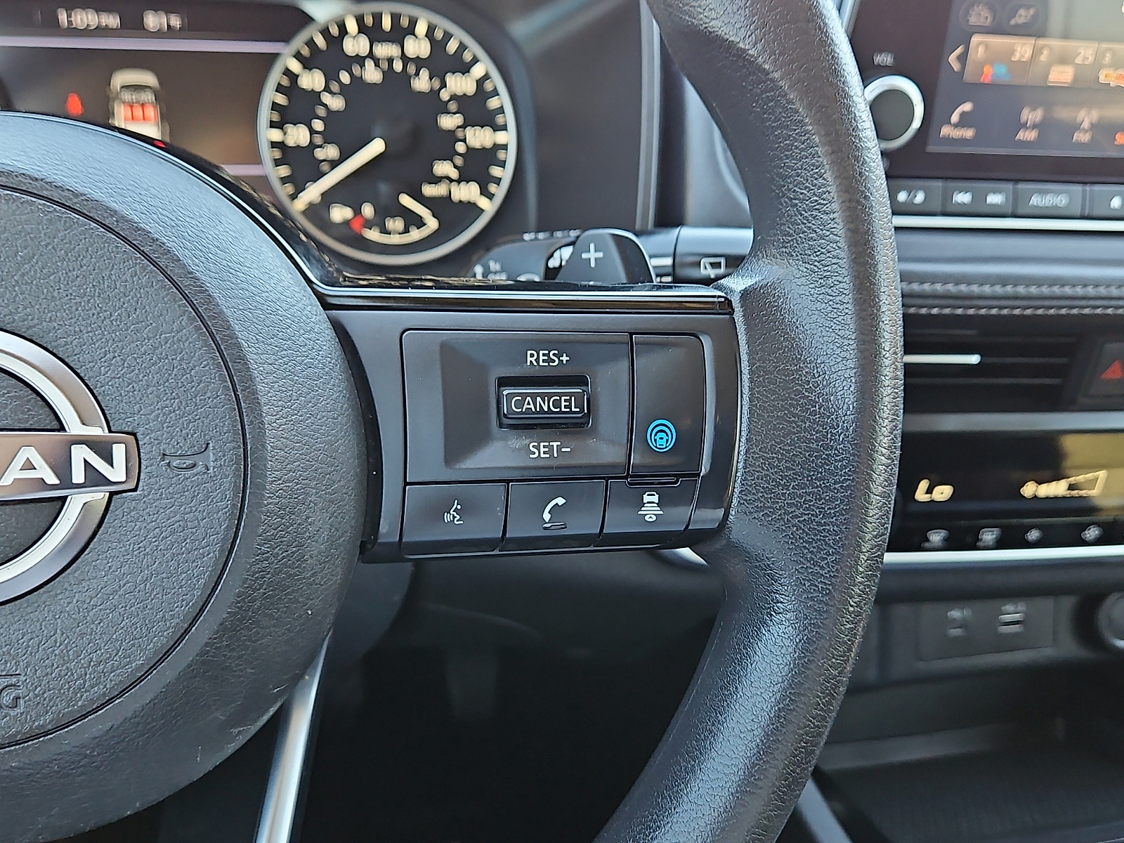 2023 Nissan Rogue photo 17 of 20