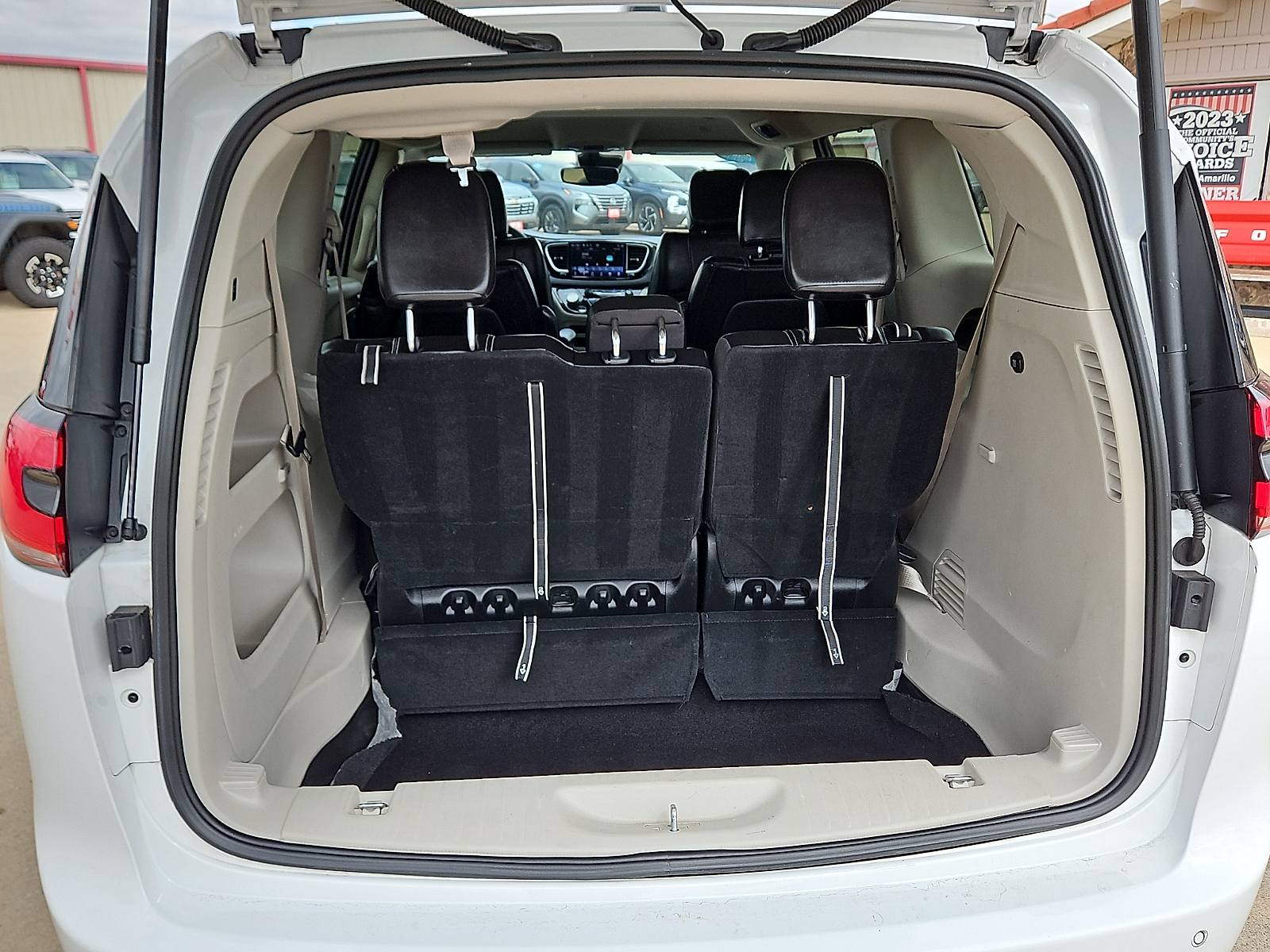 2024 Chrysler Pacifica photo 6 of 20