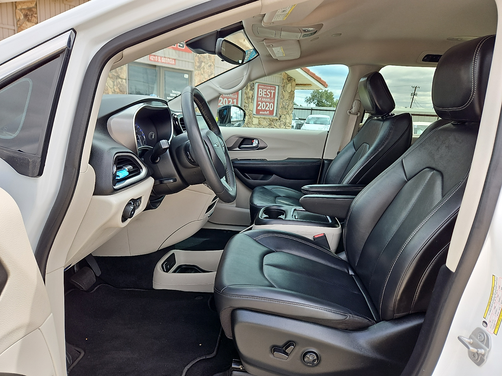 2024 Chrysler Pacifica photo 11 of 20