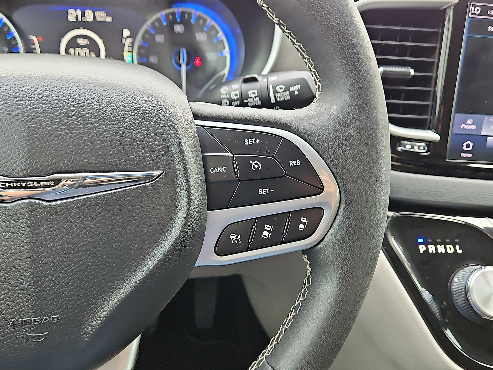 2024 Chrysler Pacifica photo 18 of 20