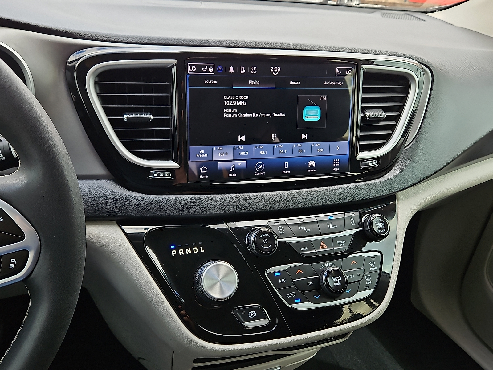 2024 Chrysler Pacifica photo 14 of 20