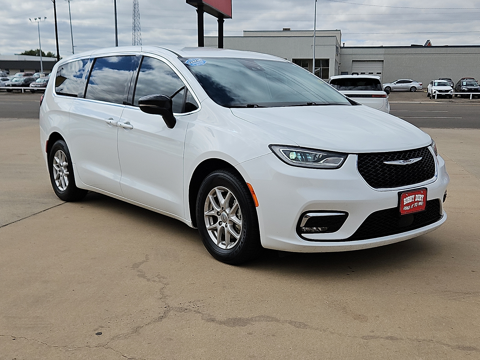 2024 Chrysler Pacifica photo 4 of 20