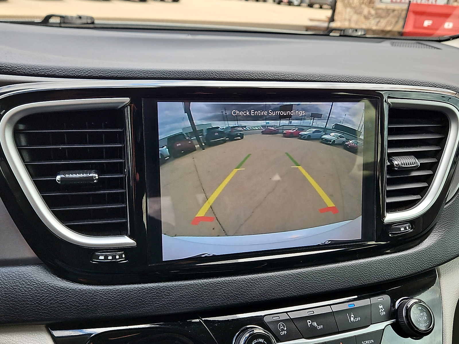 2024 Chrysler Pacifica photo 15 of 20