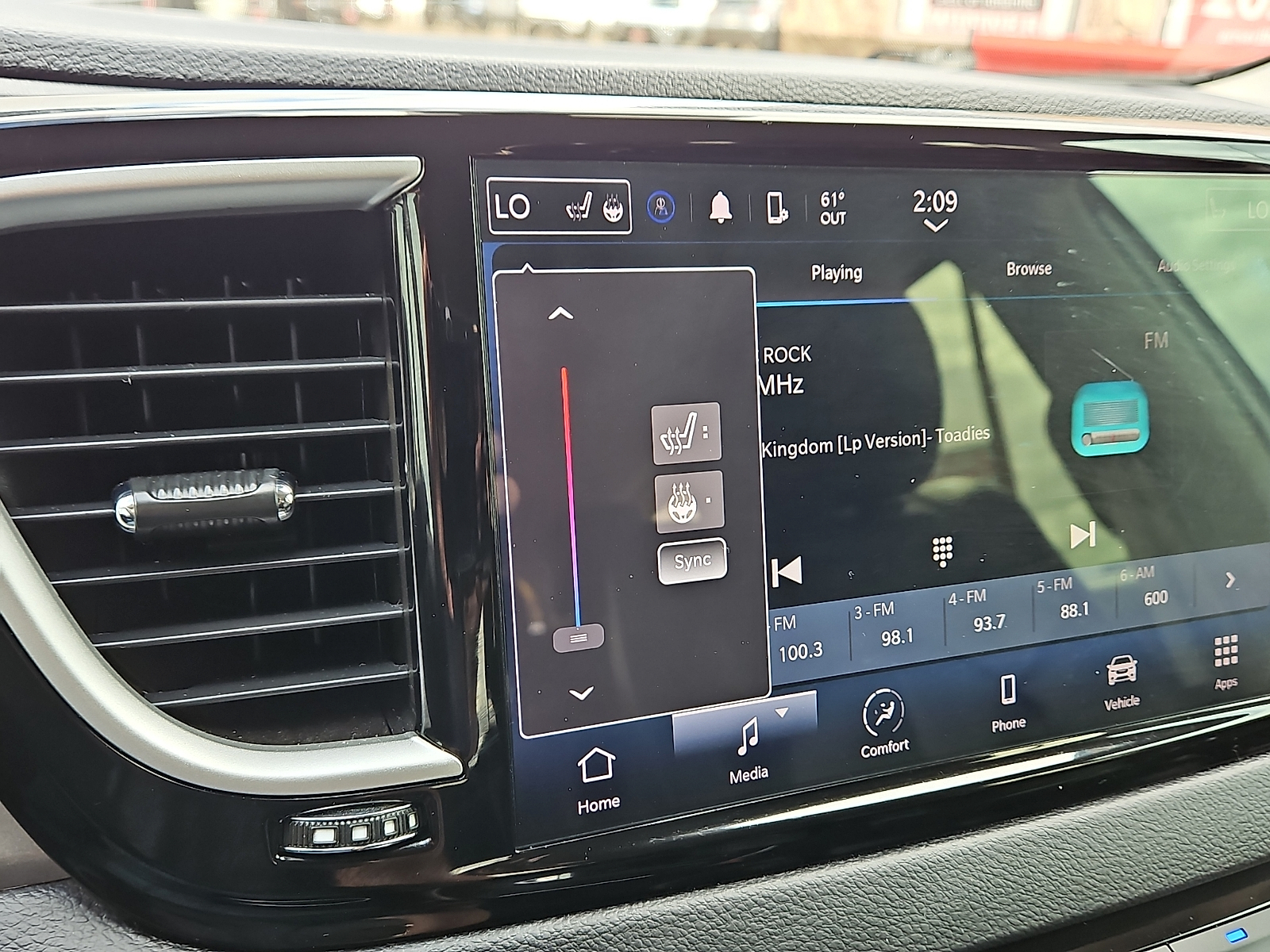 2024 Chrysler Pacifica photo 16 of 20