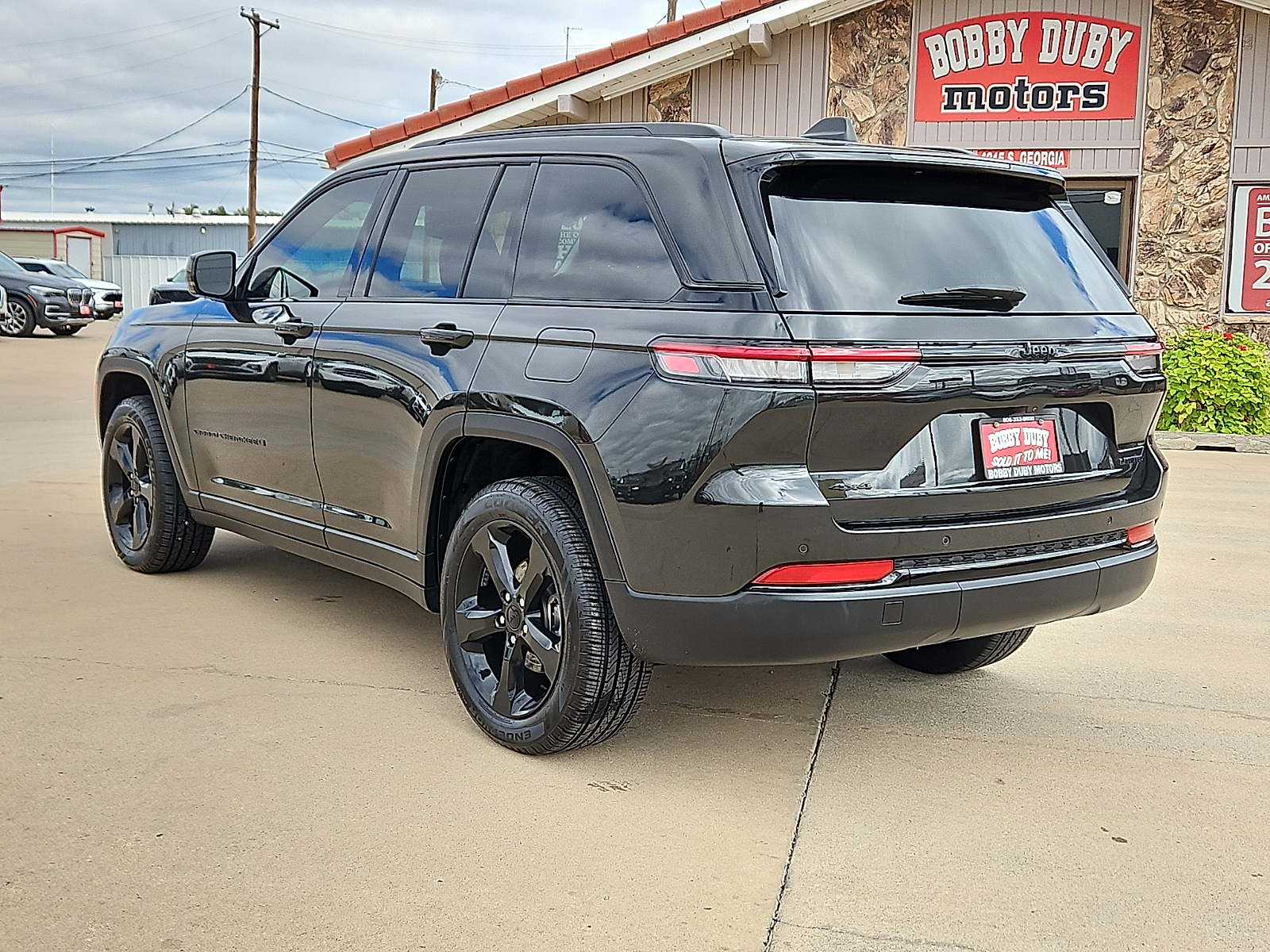 2023 Jeep Grand Cherokee photo 2 of 20