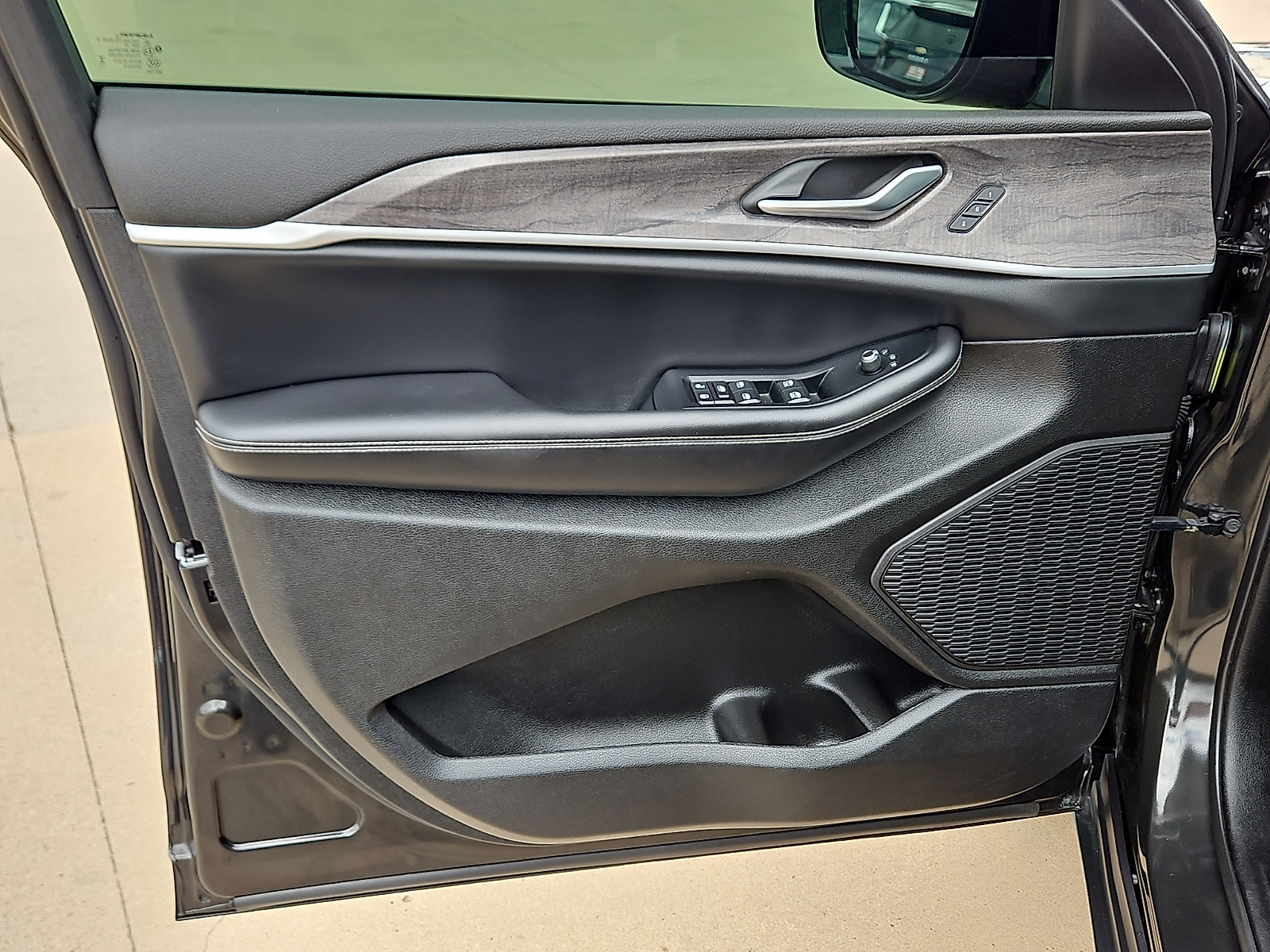 2023 Jeep Grand Cherokee photo 13 of 20