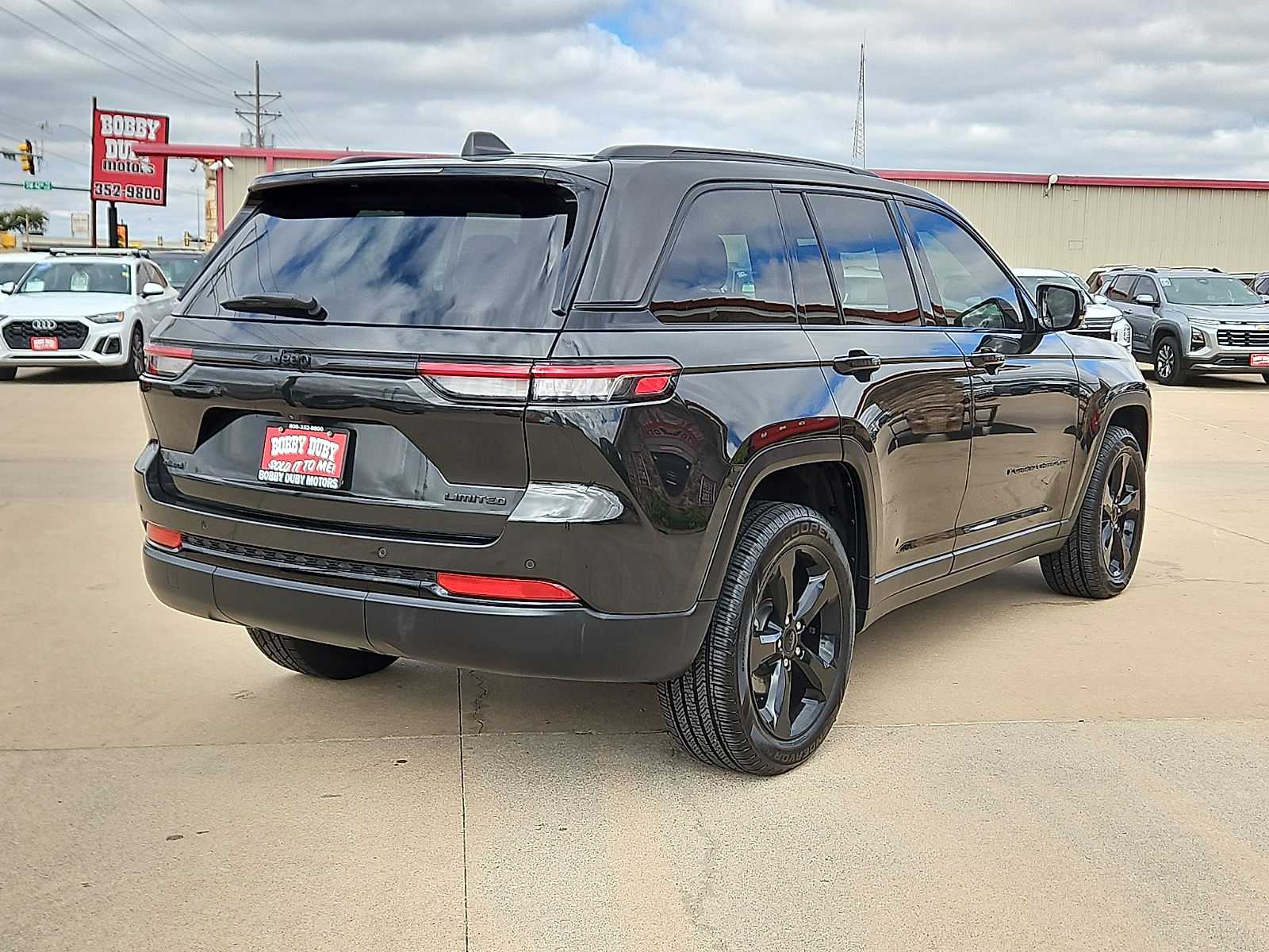 2023 Jeep Grand Cherokee photo 3 of 20