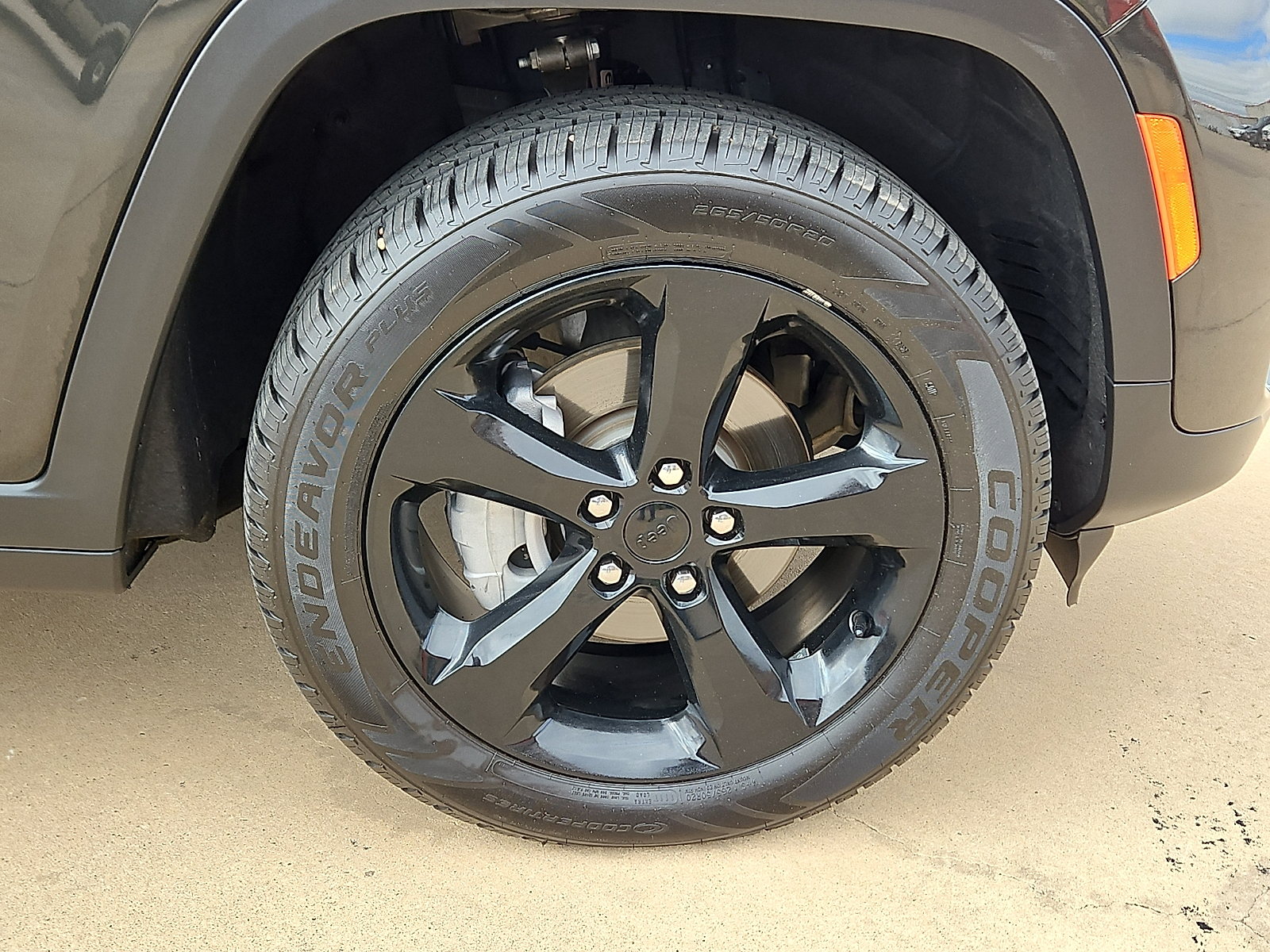 2023 Jeep Grand Cherokee photo 5 of 20