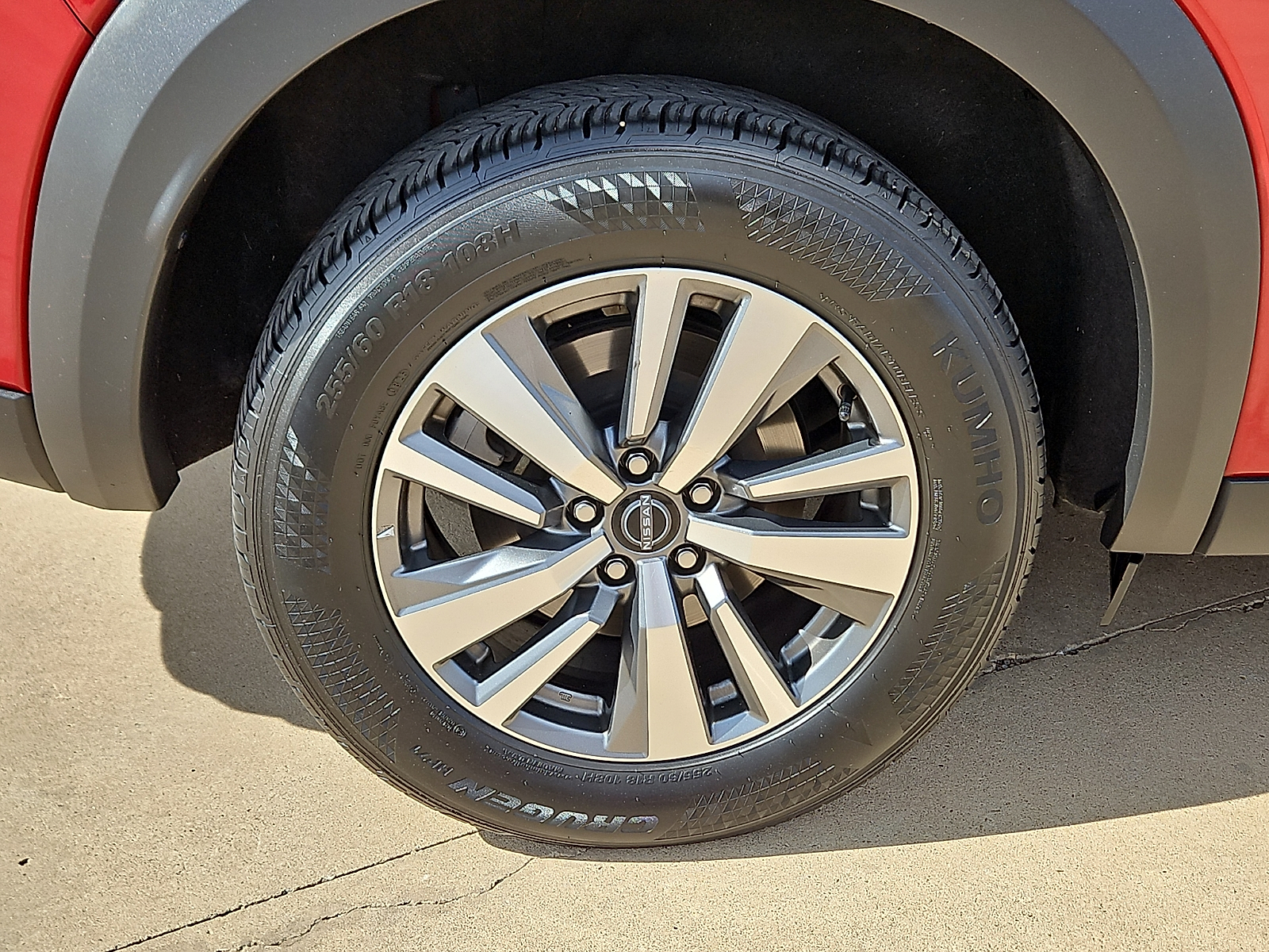 2025 Nissan Pathfinder photo 5 of 20