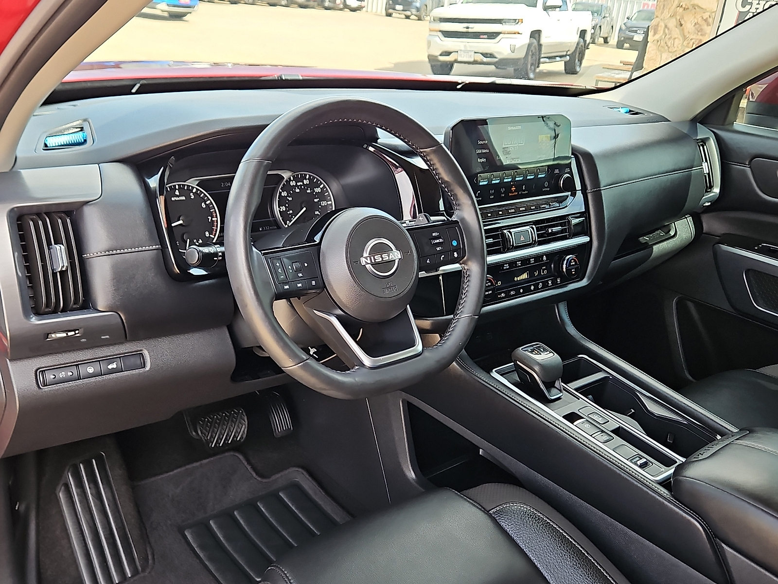 2025 Nissan Pathfinder photo 13 of 20