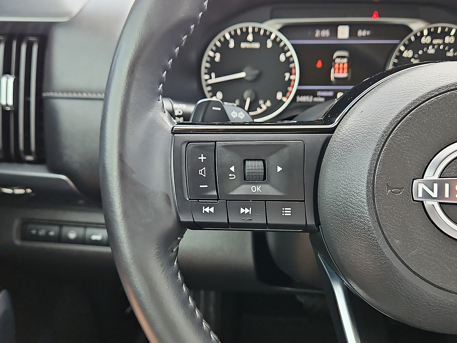 2025 Nissan Pathfinder photo 18 of 20