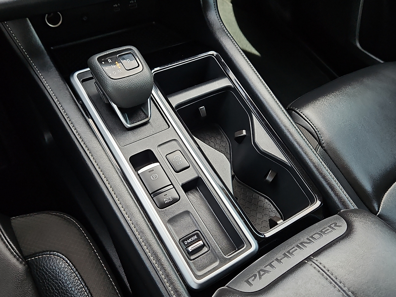 2025 Nissan Pathfinder photo 15 of 20