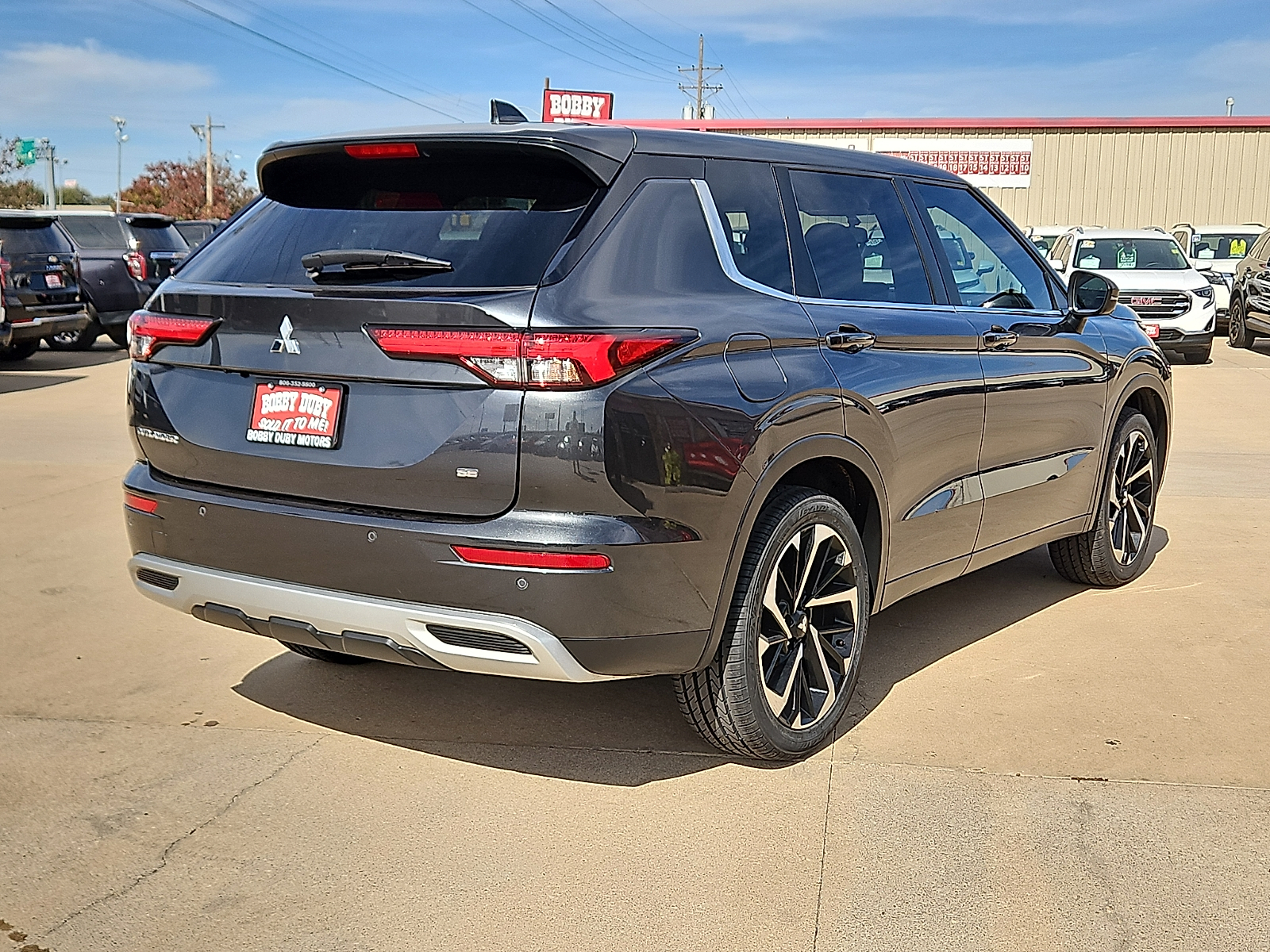 2024 Mitsubishi Outlander photo 3 of 20