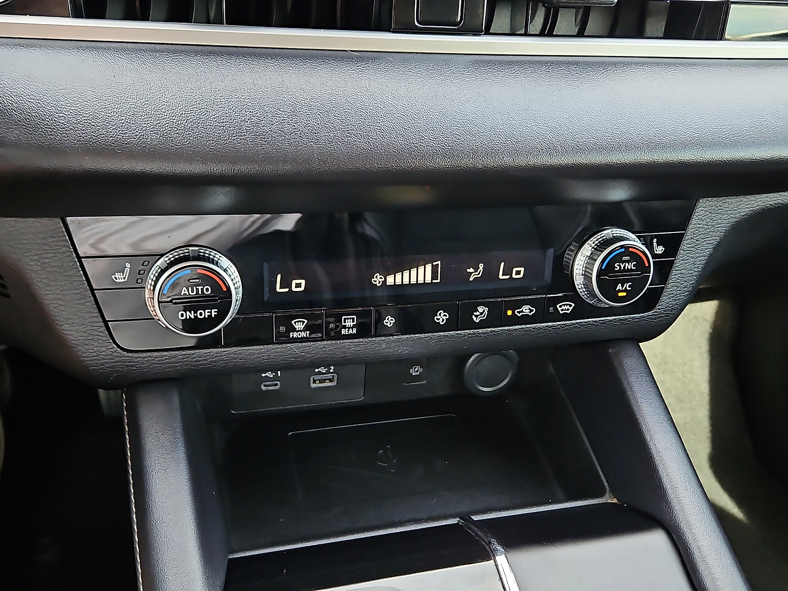 2024 Mitsubishi Outlander photo 15 of 20