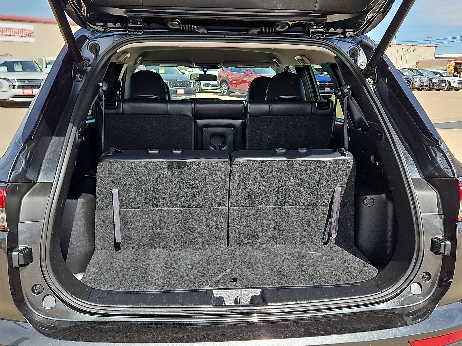 2024 Mitsubishi Outlander photo 6 of 20