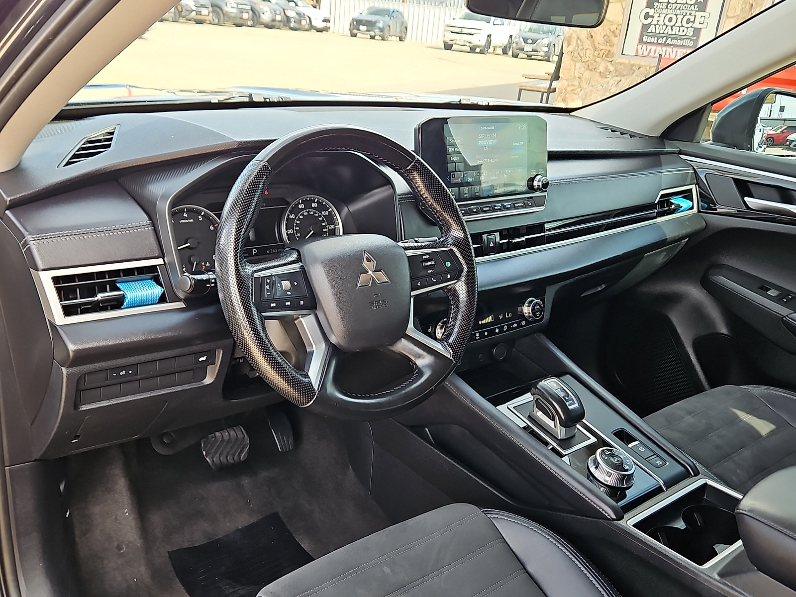 2024 Mitsubishi Outlander photo 12 of 20