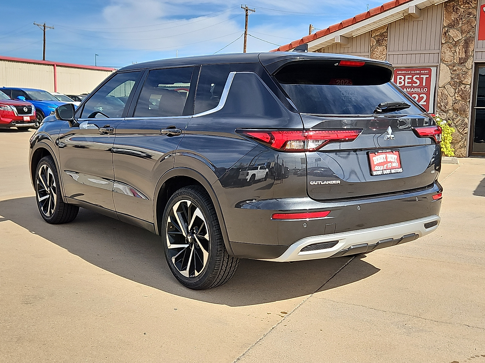 2024 Mitsubishi Outlander photo 2 of 20