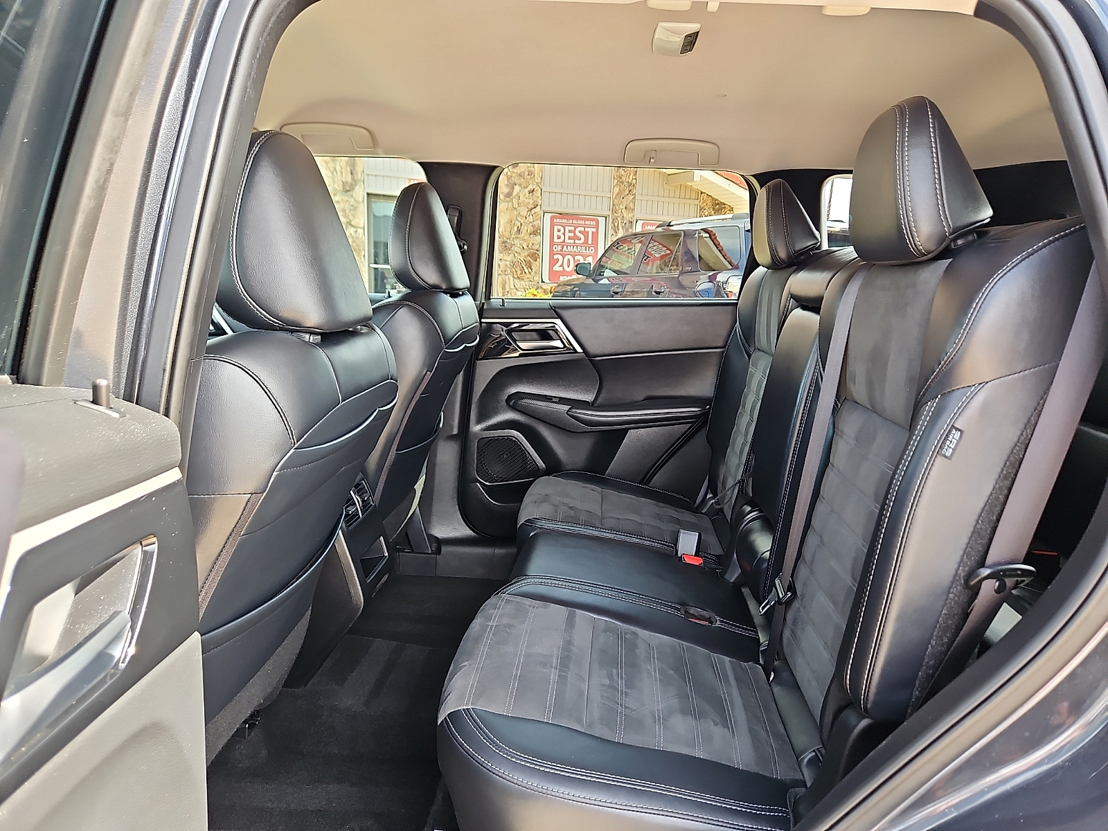2024 Mitsubishi Outlander photo 10 of 20