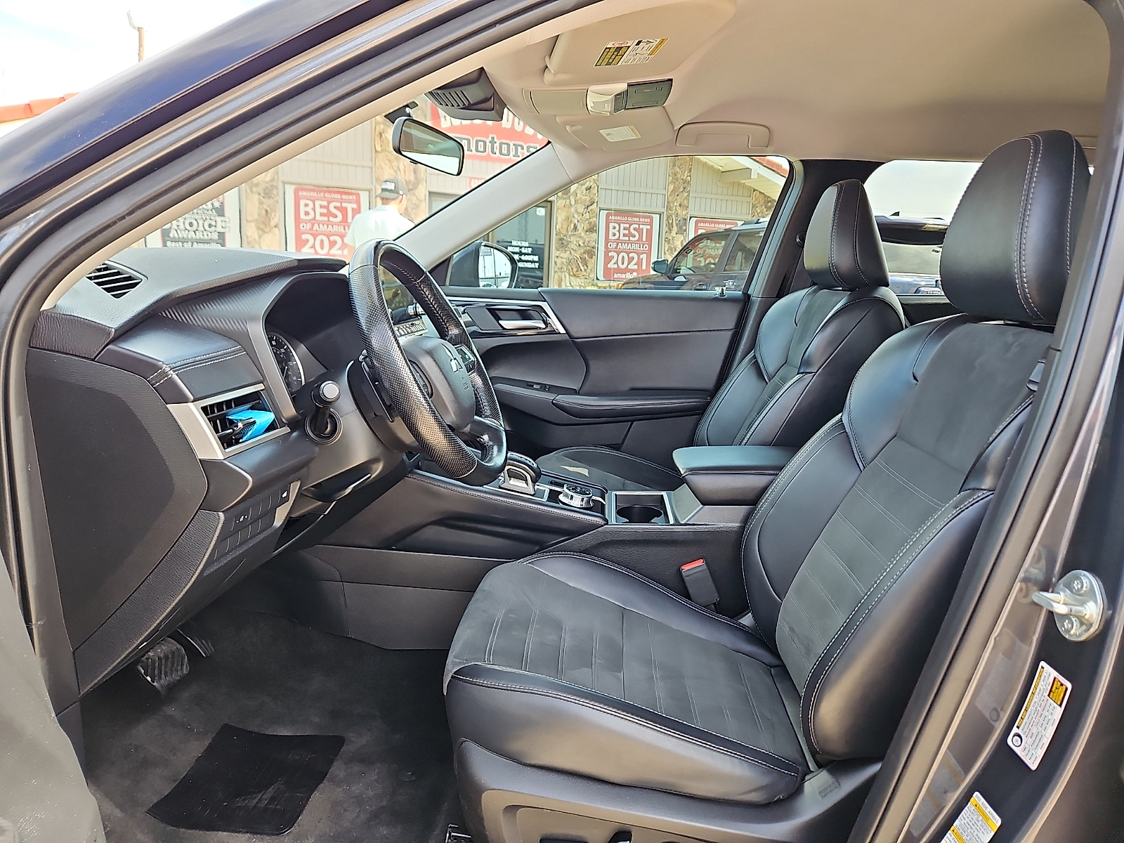 2024 Mitsubishi Outlander photo 11 of 20