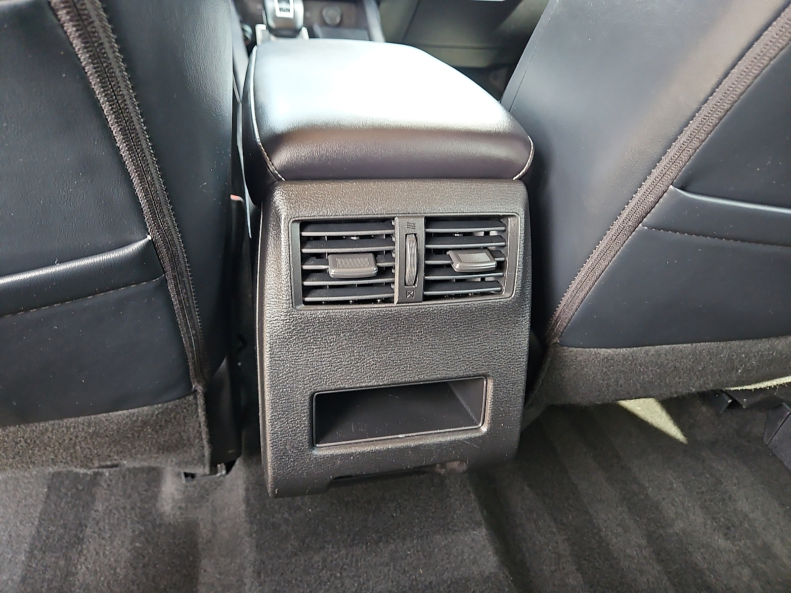 2024 Mitsubishi Outlander photo 9 of 20