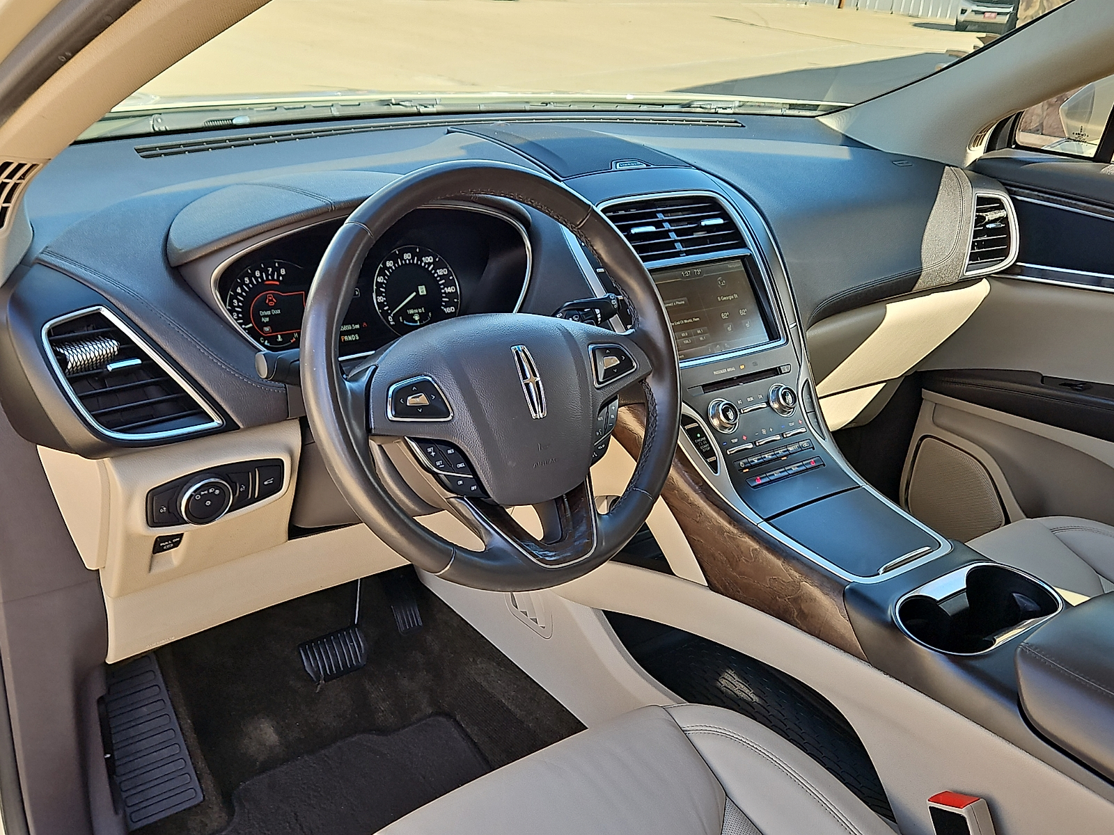 2016 Lincoln MKX photo 11 of 20
