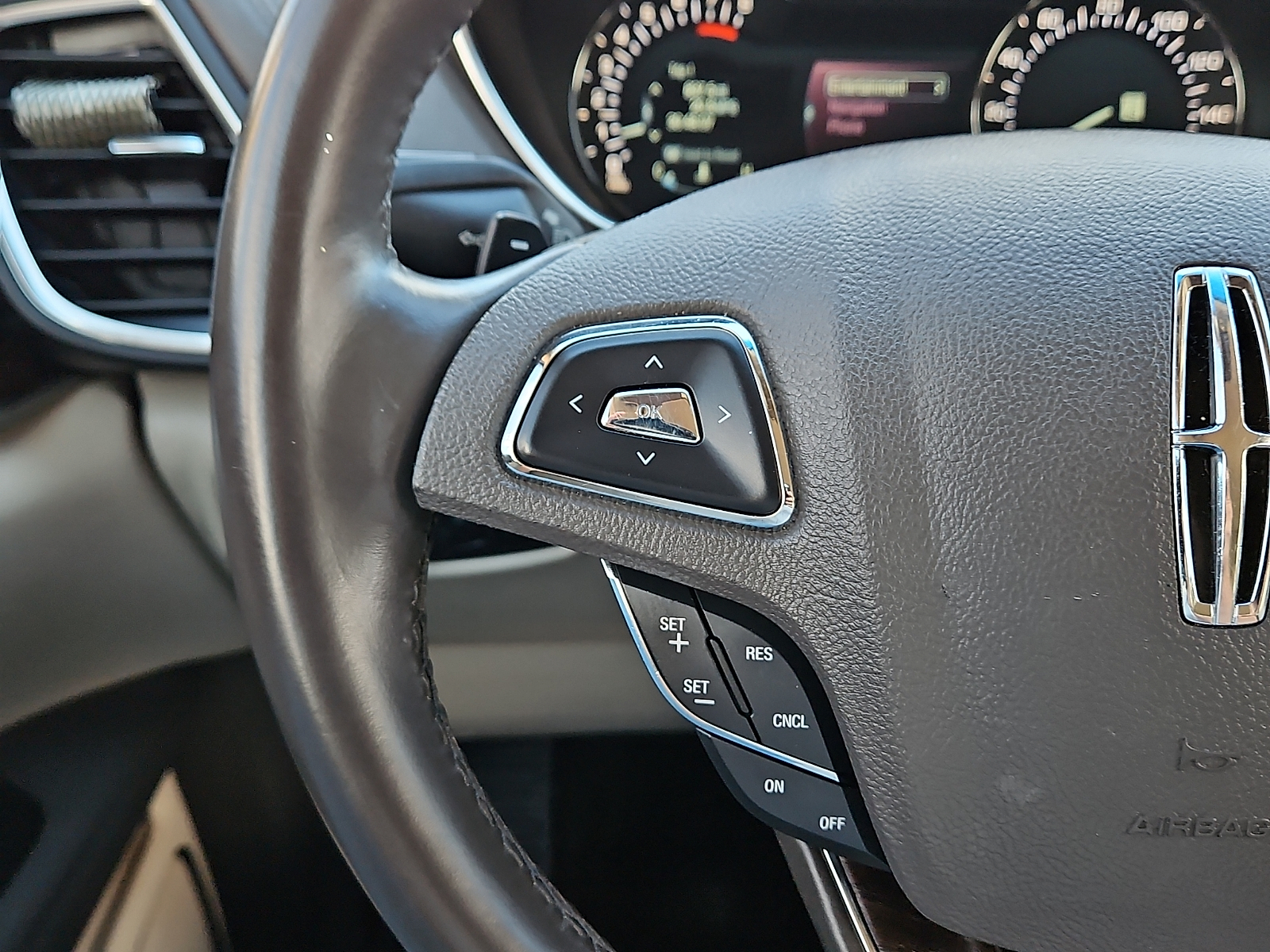 2016 Lincoln MKX photo 15 of 20