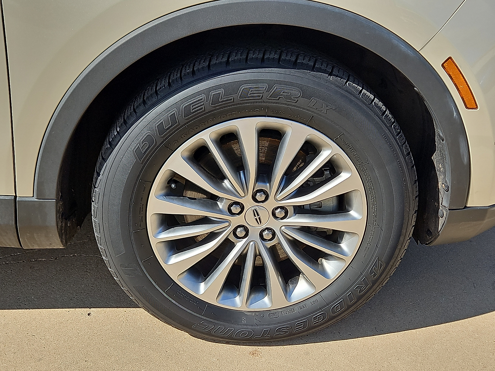 2016 Lincoln MKX photo 5 of 20