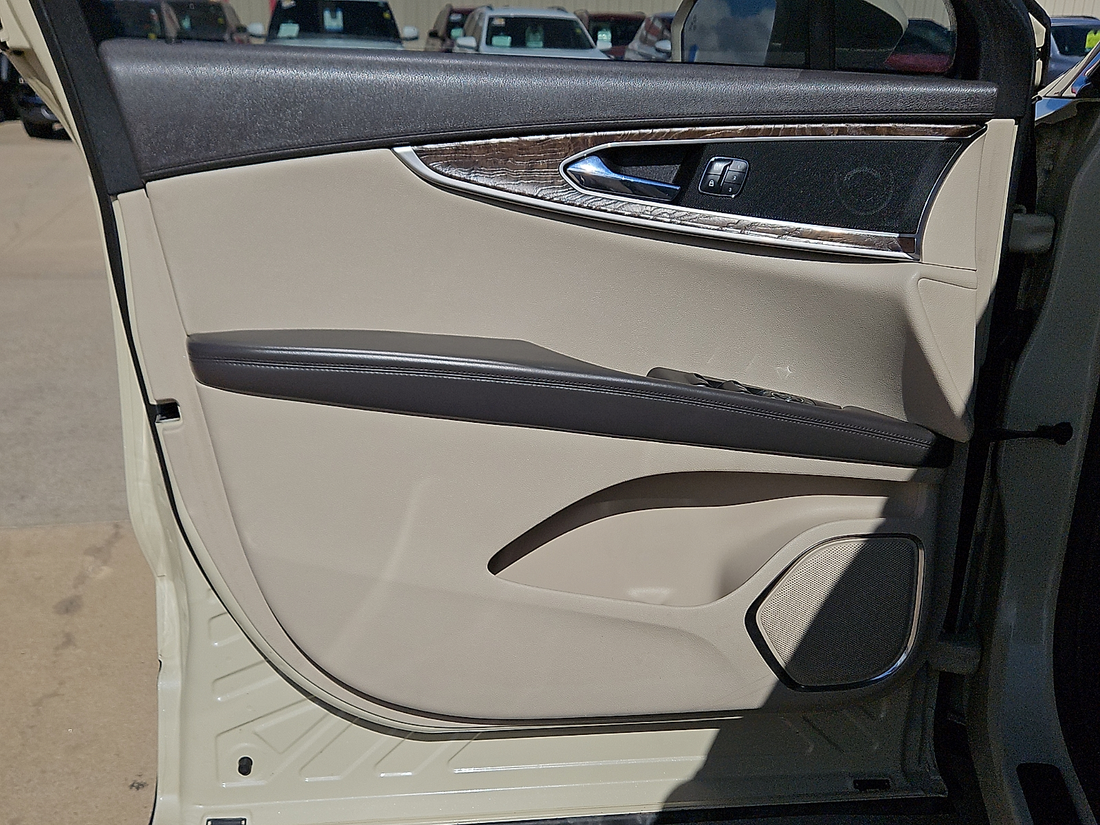 2016 Lincoln MKX photo 12 of 20