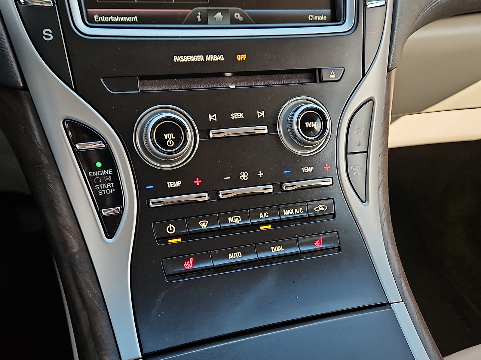 2016 Lincoln MKX photo 13 of 20