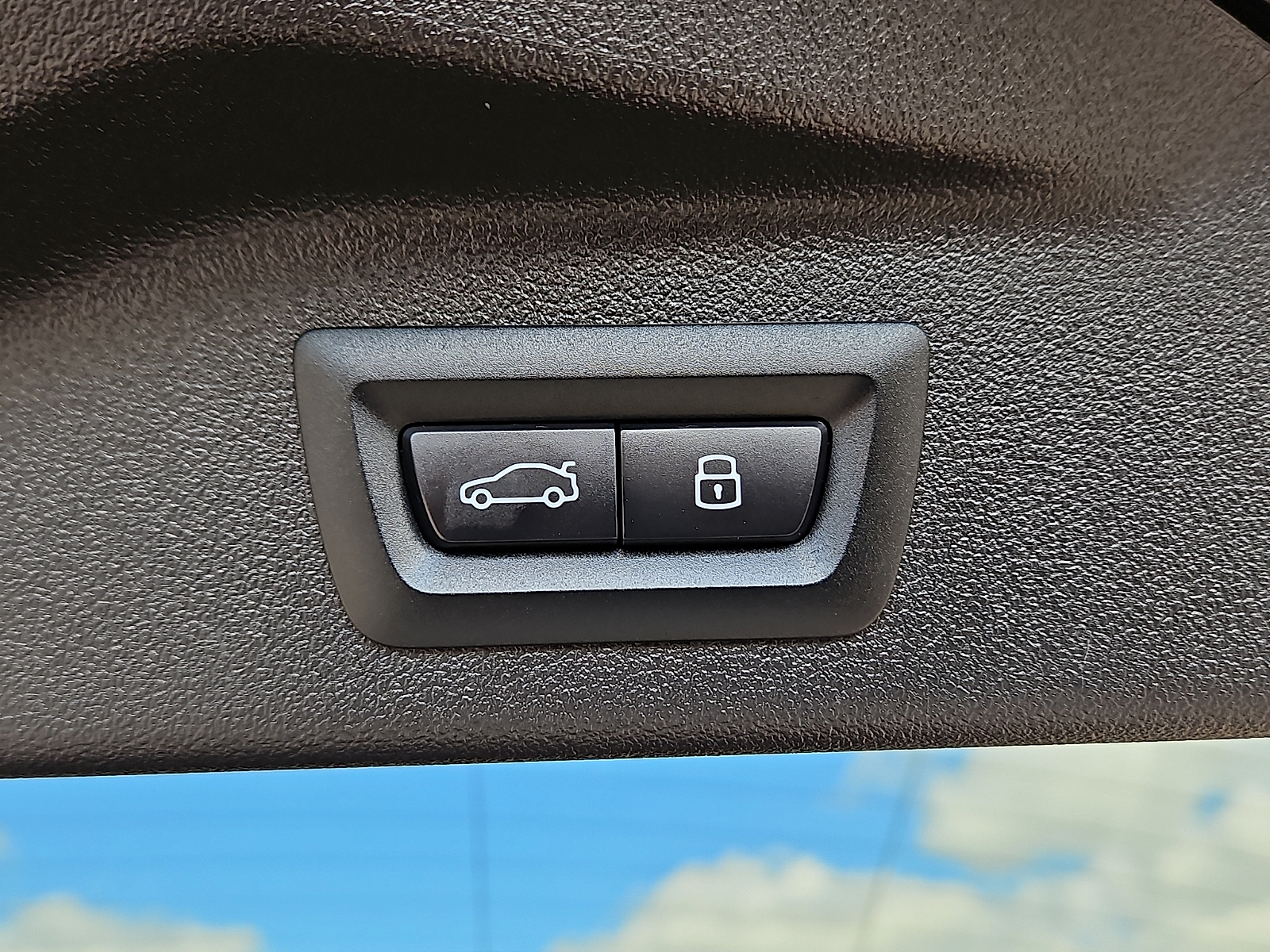 2026 BMW X7 photo 9 of 23