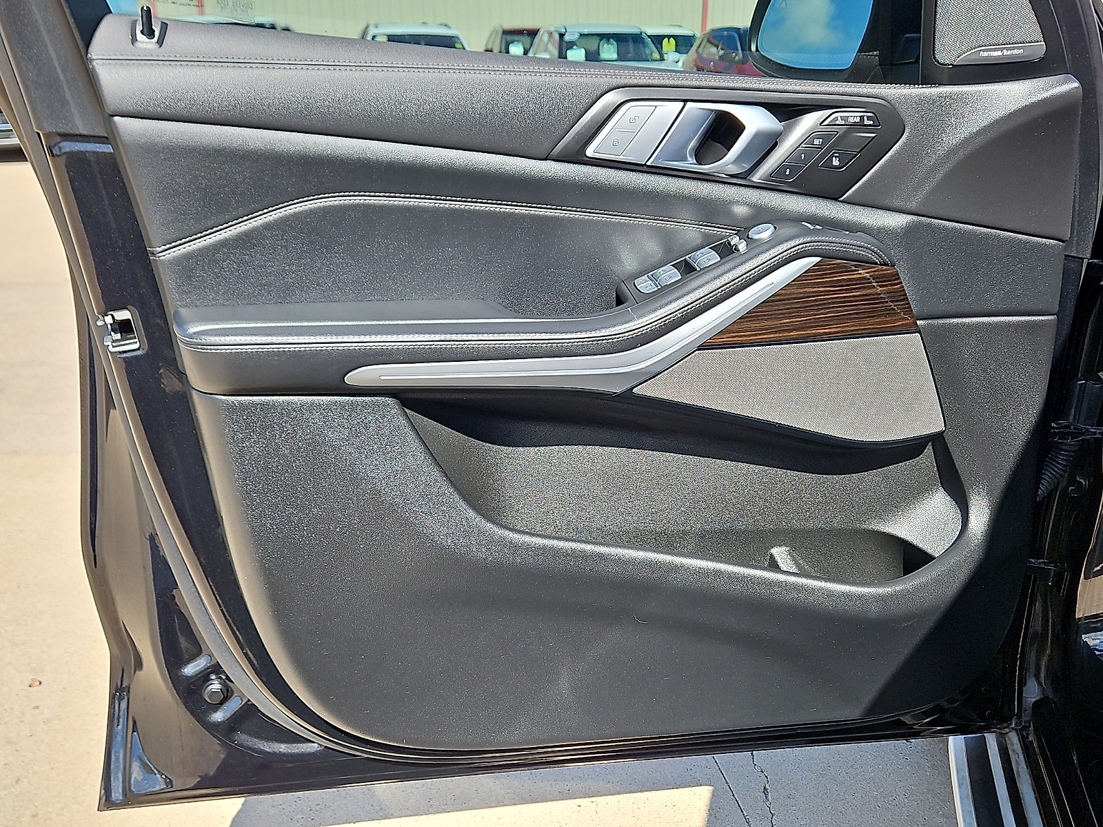 2026 BMW X7 photo 17 of 23