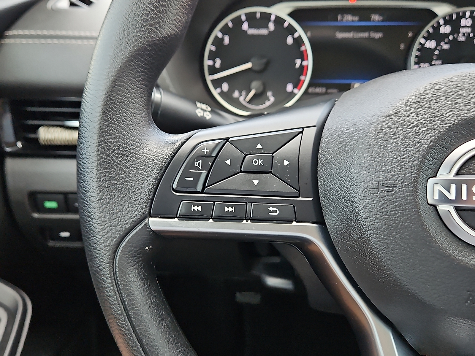 2025 Nissan Sentra photo 16 of 20