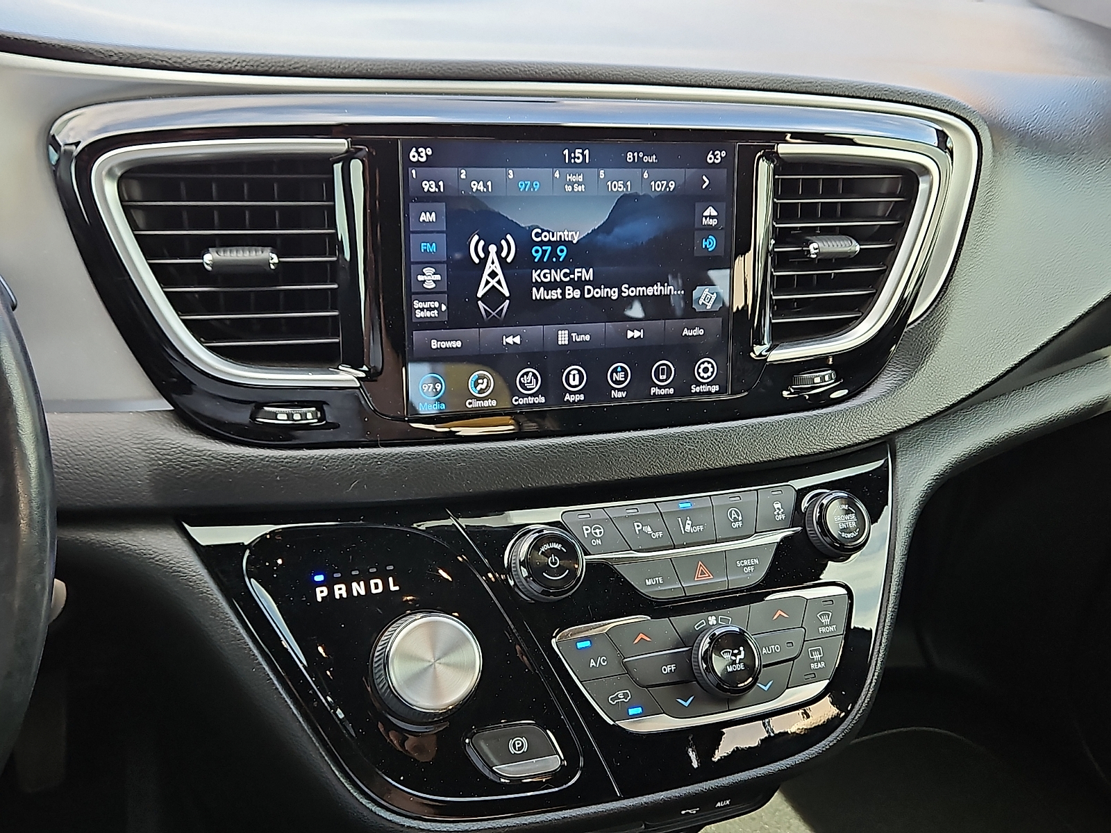 2019 Chrysler Pacifica photo 17 of 22