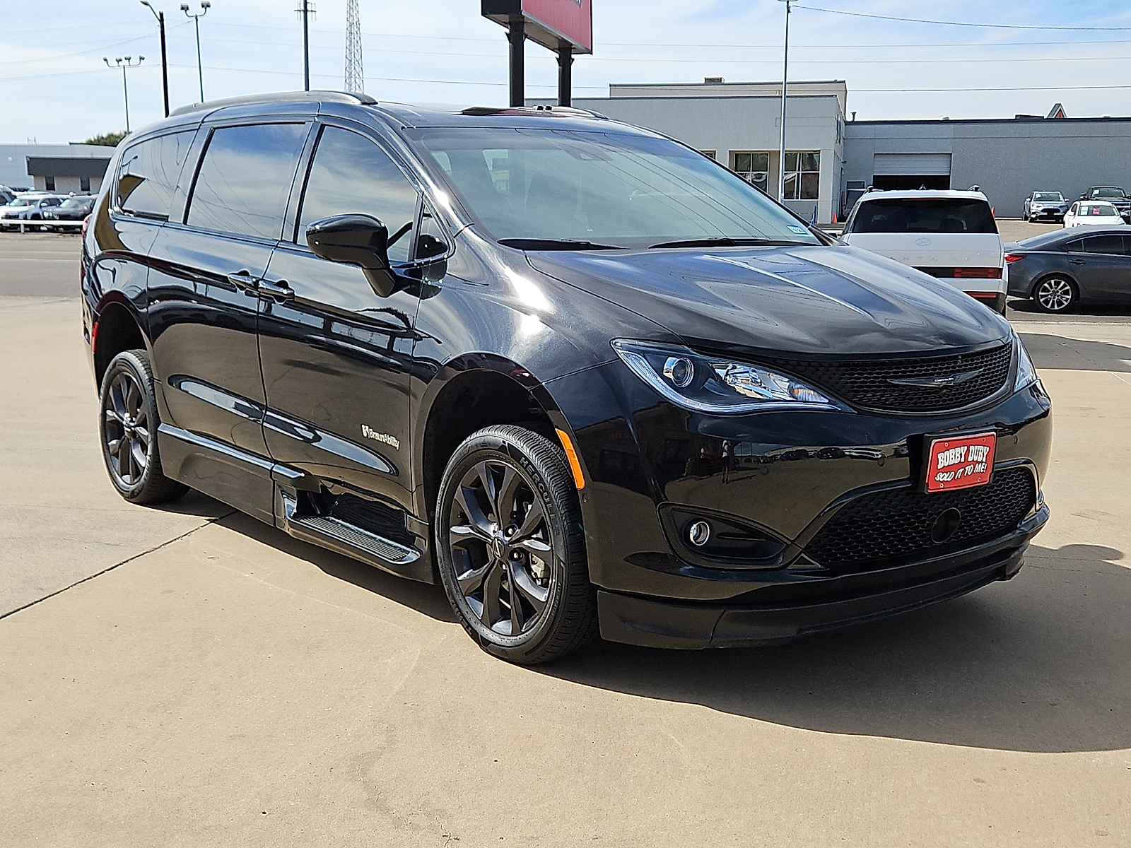 2019 Chrysler Pacifica photo 6 of 22